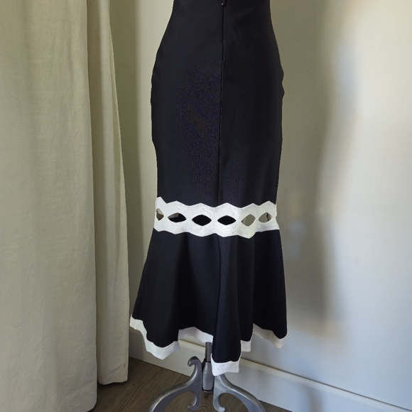 Donnee Par Dieu black and white scalloped stretch dress - Picture 5 of 9
